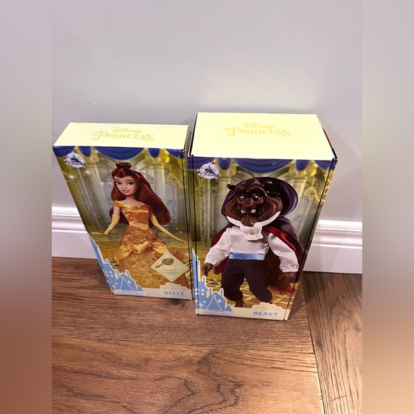 Disney Store Classic dolls - Belle & The Beast - Picture 2 of 3